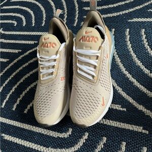 Men’s Nike 270s